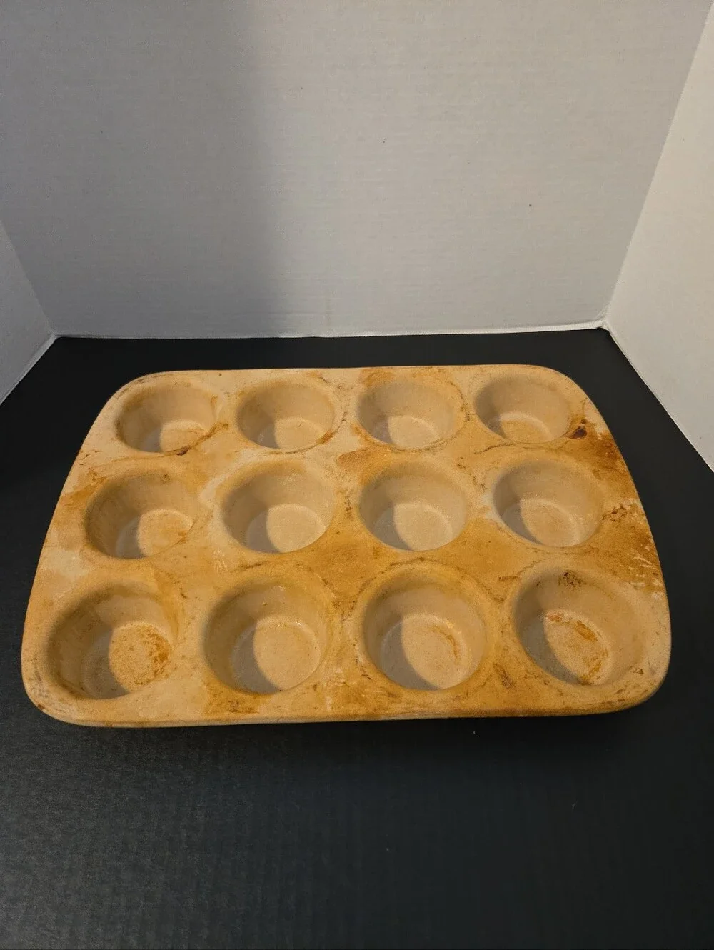 Pampered Chef Stoneware 12 Muffin Cupcake Pan Family Heritage Well Seasoned